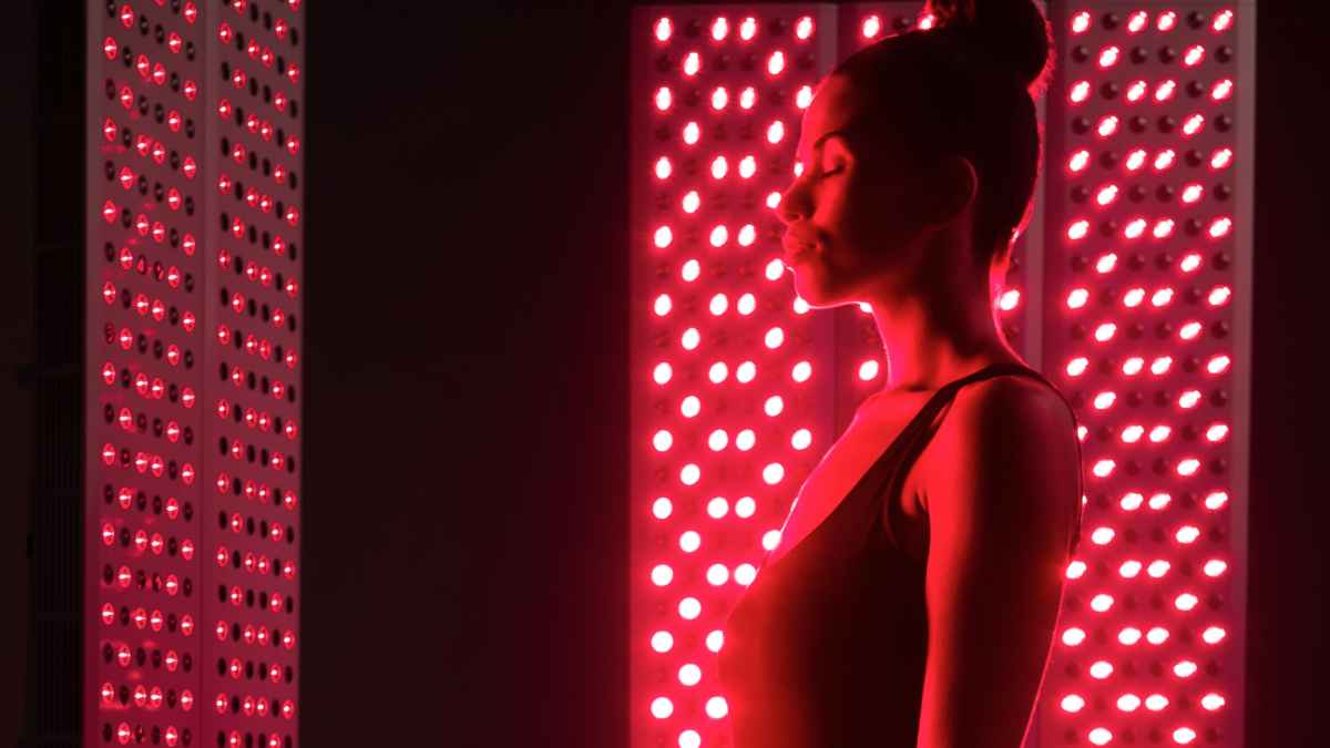 Does red light therapy help sagging skin?