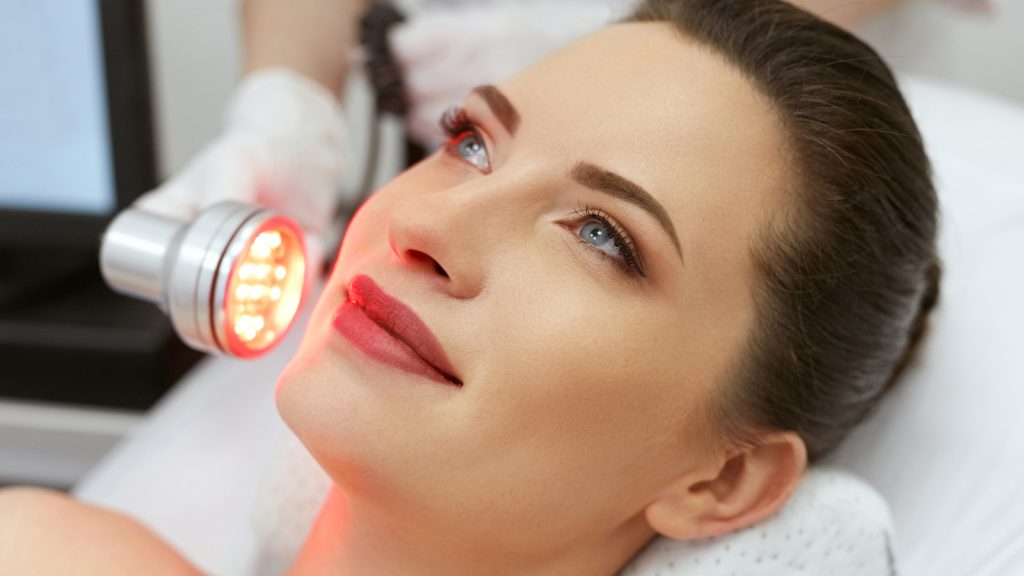 Can Red Light Therapy Tighten the Jawline?