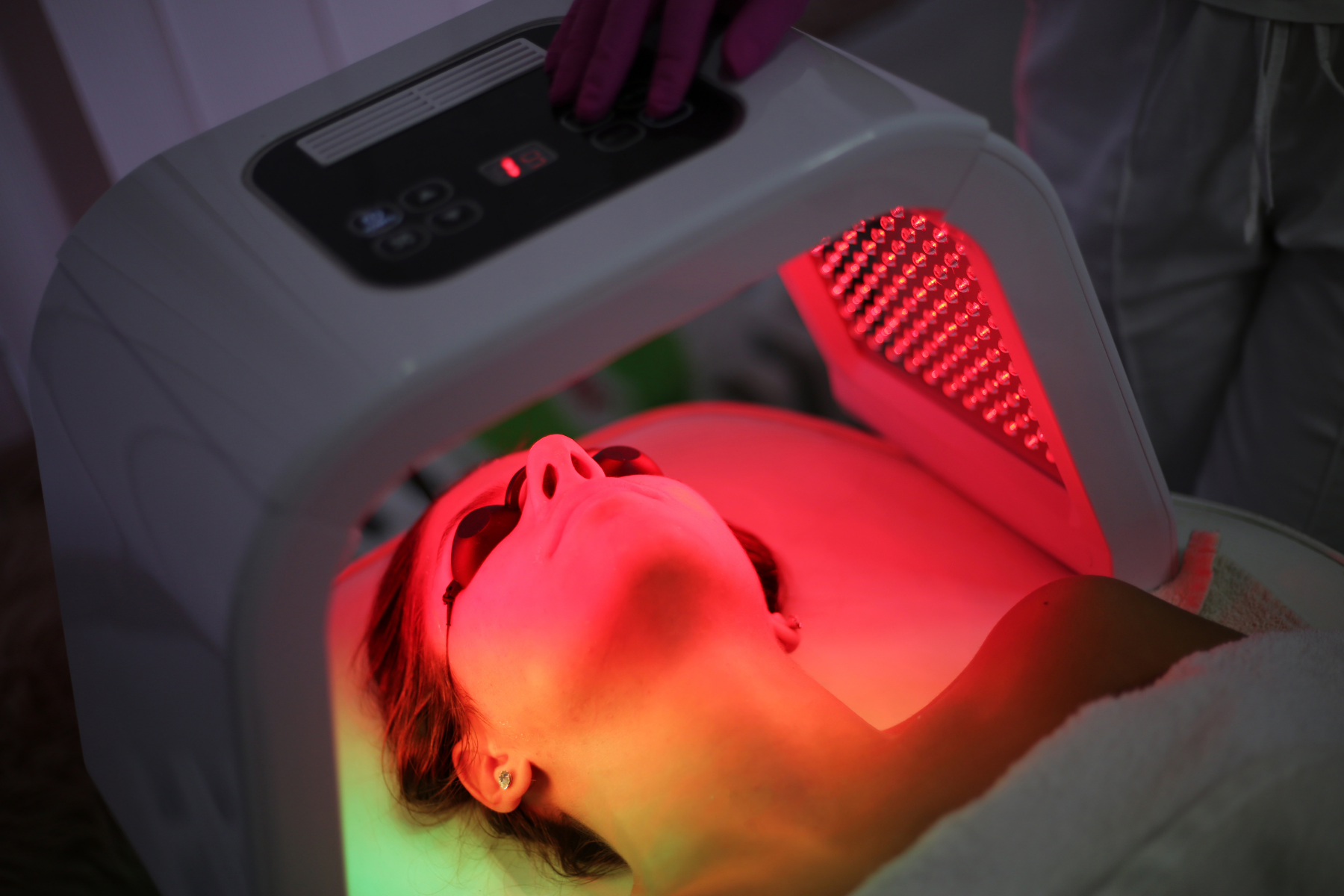 How to Prepare Your Skin Before a Red Light Therapy Session