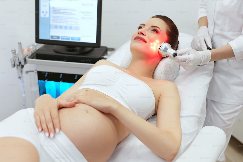 Benefits of Red Light Therapy While Pregnant